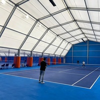 Tente de terrain de padel sur mesure avec toit transparent pour une meilleure luminosité intérieure