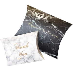 Boîte à oreillers en marbre personnalisée avec poignée en ruban pour l'emballage des extensions de cheveux, des perruques, des cadeaux, boîte en papier avec logo estampé et fenêtre transparente - Product Image 1