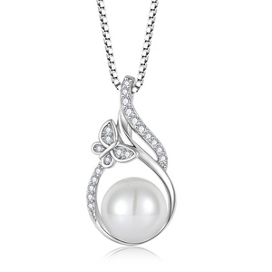 <span class=keywords><strong>Collana</strong></span> di Perle SC per Donna in Argento S925, Design Geometrico a Farfalla con Perle Bianche Swarovski, Personalizzabile, Vendita all'Ingrosso - Product Image 1