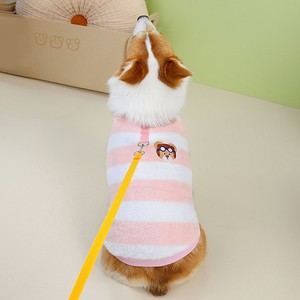 เสื้อกั๊กขนสัตว์สำหรับสุนัข OEM ODM ปักลายหมี ลายทาง พร้อมห่วงรูปตัว D ในตัว ชุดอุ่นสำหรับลูกสุนัข สวมใส่ได้ทุกวัน - Product Image 5