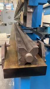 Máquina de freno hidráulica usada de China marca Guangzhou <span class=keywords><strong>Beili</strong></span> 200T 4000mm DelemPress para procesamiento de chapa - Product Image 5