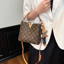 Sacs à main pour femmes au design célèbre, <span class=keywords><strong>prix</strong></span> d'usine, sacs à bandoulière en cuir rouge et noir, sacs à bandoulière élégants et originaux - Product Image 4