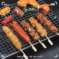 Aliments de simulation : Barbecue japonais au charbon de bois, croquettes de gluten croustillantes, modèle de nouilles de poulet de Nagoya, haute simulation pour vitrine