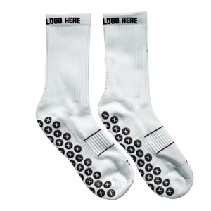 Calcetines de Fútbol Personalizados al por Mayor – Calcetines Antideslizantes de Nailon y Lana Merino con Soporte – Directo de Fábrica - Product Image 2