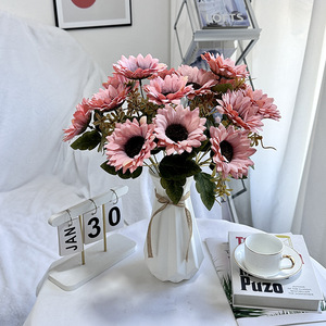 Flores Artificiales Queyiyi, Girasol de Seda de 7 Cabezas, Decoración para Bodas, Decoración del Hogar, Reutilizable y Reciclable - Product Image 1