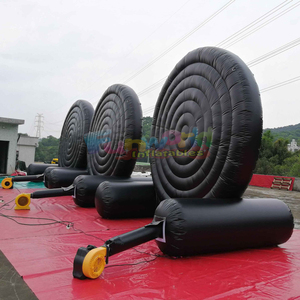 Tablero de dardos gigante inflable para deportes al aire libre con velcro, juego de fútbol con dardos y pelotas. - Product Image 2