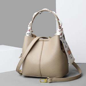 Bolsos de Mano de Cuero PU para Mujer al por Mayor, Bolsos de Hombro de Diseñador de Lujo para Dama con Pañuelo - Product Image 1