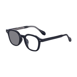 Lunettes de soleil à changement de couleur ZT-99304 pour femmes, verres PC UV400, monture noire en plastique et métal, protection solaire classe 2 - Product Image 4