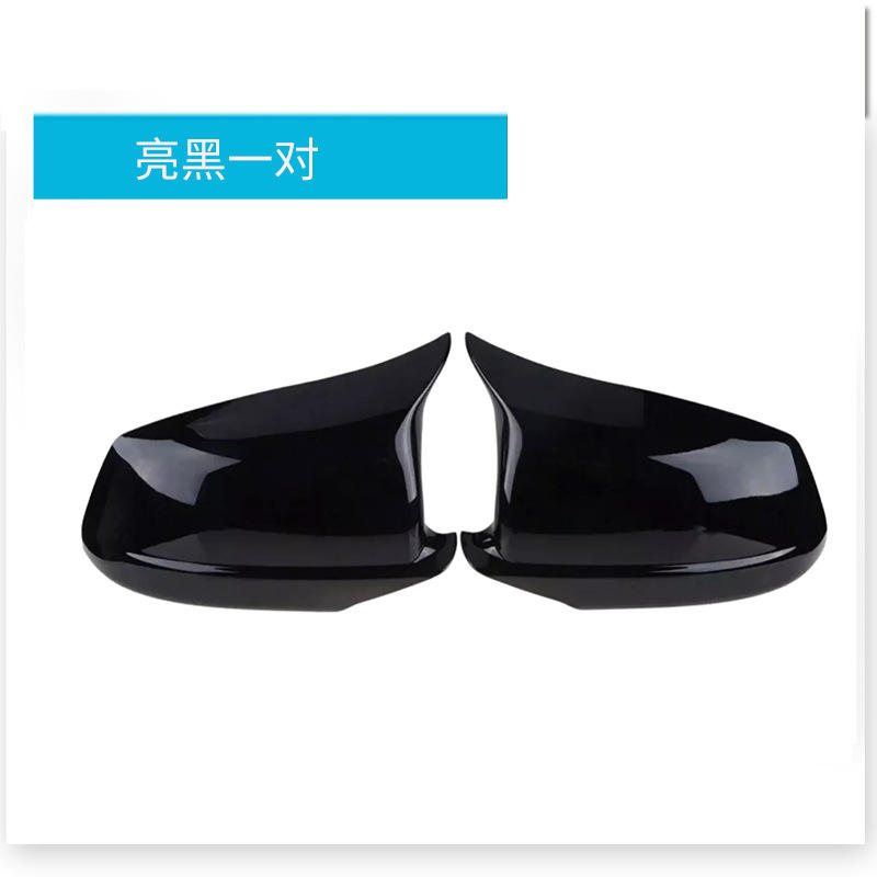 Un par de negros brillantes.