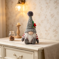 Gnome de Noël en peluche tricoté sans visage, motif dessin animé, avec pompon, baies de houx et clochette, ornement de table et décoration de maison pour les fêtes