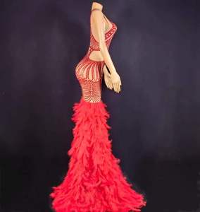 Abito lungo con piume di strass rosso di lusso per le donne eleganti per la notte di nozze abiti <span class=keywords><strong>da</strong></span> <span class=keywords><strong>regina</strong></span> di compleanno senza maniche - Product Image 6