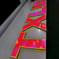 Letras Luminosas Coloridas Impresas en 3D para Tienda de Juguetes, Estilo Cyberpunk, Decoración Impermeable para Ventanas de Oficina, Personalizadas y Modernas
