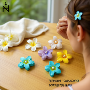 Fermaglio per capelli Frangipani Pearl Claw Clip da 8 cm per donne e ragazze - Product Image 3