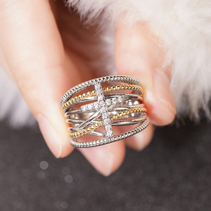 Anello Punk a Strati Bicolore, Gioiello da Dito Trendy e di Tendenza - Product Image 3
