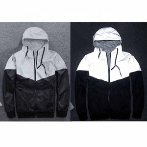 Veste réfléchissante couleur gris argenté, avec bande réfléchissante, capuche / coupe-vent réfléchissant pour la course nocturne - Product Image 4