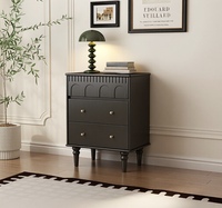 Commode contemporaine à 5 tiroirs en pin massif avec plateau sculpté et pieds noirs – Rangement polyvalent pour chambre, salon, appartement
