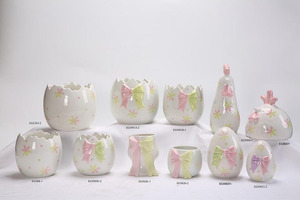 Œufs de Pâques <span class=keywords><strong>en</strong></span> céramique faits à la main, décorés de motifs floraux, personnalisés et pour une utilisation <span class=keywords><strong>en</strong></span> intérieur - Product Image 3