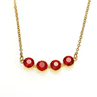 Collier pendentif élégant en acier inoxydable pour femmes, avec 4 zircons ronds clairs incrustés dans un design barre