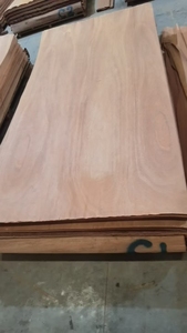 Plaques de placage en bois <span class=keywords><strong>rouge</strong></span> personnalisables, texture lisse, placage en <span class=keywords><strong>acajou</strong></span> pour la décoration intérieure - Product Image 5