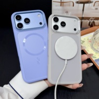 Coque de téléphone magnétique pour iPhone 17 Pro Max 18 Pro, en caoutchouc souple, vente en gros, compatible avec la charge sans fil, OEM, antichoc, avec protection métallique de l'appareil photo