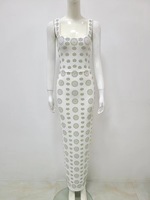 Robe fourreau longue élégante noire sans dos à bretelles en V ornée de diamants sans manches pour femme, idéale pour les anniversaires et les soirées