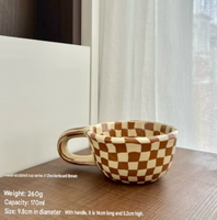 Tasse à café en céramique à motif damier irrégulier peinte à la main, avec anse large, pour petit-déjeuner, lait, compatible micro-ondes, pour la maison, le café, ou comme cadeau