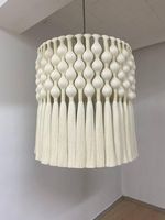 Lustre en macramé en gros pour décoration de plafond de mariage, avec pompons et fleurs artificielles pour toile de fond de réception intérieure