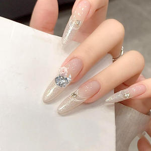 Wunderschöne Künstliche Eis-Transparente Weiße Handgefertigte Perlen-Rose Funkelndes Accessoire - Product Image 6