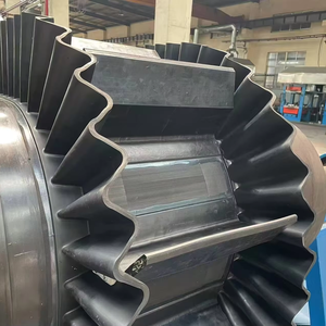 Eğimli dökme malzeme taşıma için Cleat desen ısıya dayanıklı kauçuk bant ile yanak konveyör bant - Product Image 1