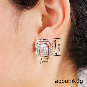 Orecchini a Perno Geometrici Traforati per Donne, Accessori Eleganti e Minimalisti per Abiti - Product Image 6