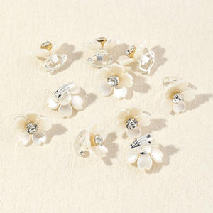 Teumshein Pinzas para el cabello con forma de flor blanca y diamantes de imitación, accesorios decorativos para el cabello trenzado para mujer, boda, estilo europeo, 10 Cm - Product Image 5