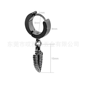 Pendientes de clip con diseño de plumas, de acero de titanio, unisex, hipoalergénicos, para orejas sin perforar - Product Image 4