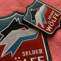 Patch de broderie logo 3D en relief bleu marine, emblème de broderie textile à bordure surplombée pour veste