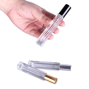 Flacon vaporisateur miniature carré de 10 ml, certifié qualité alimentaire, pour usage cosmétique en voyage, anti-fuite, rechargeable. - Product Image 6