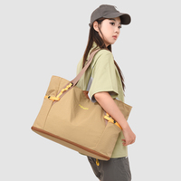 Sac de voyage extensible grande capacité, léger et de haute qualité, idéal pour les séjours courts, les sports de plein air et comme sac de sport tendance.