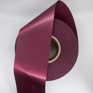 Ruban en satin polyester couleur vin en gros, bonne qualité, <span class=keywords><strong>prix</strong></span> bas, ruban en satin <span class=keywords><strong>de</strong></span> 100 mm pour la remise des diplômes - Product Image 1