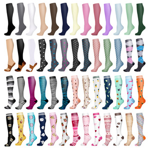 <span class=keywords><strong>Calcetines</strong></span> de compresión YH Manufacturers' Stock para correr al aire libre Medias de pantorrilla 3D multicolores para hombres y mujeres - Product Image 1