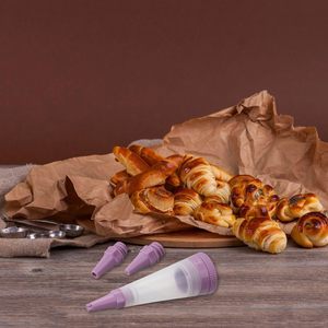 Accessori a forma di corona per decorazioni per feste per san valentino o altri eventi - Product Image 3