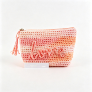Pochette zippée rayée tricotée sur mesure, Trousse de toilette en tricot peluche, Pochette à maquillage brodée Love, Pochette en tricot rose crème - Product Image 1