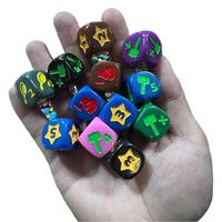 Dadu Resin Kustom 16mm 6 Sisi Cetak Warna dengan Logo Terukir untuk Warhammer 40
