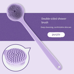 Mamá, con él, no me tengo que preguntarle a nadie más. Cepillo de baño de silicona con mango largo para frotarse la espalda, ideal para refrescarse. - Product Image 3