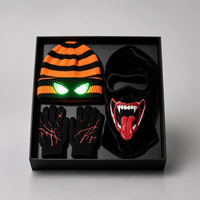 Ensemble Cadeau Costume d'Halloween : Bonnet Tricoté Yeux Lumineux, Gants Tachés de Sang, Cache-Cou Cosplay avec Boîte Cadeau – Idéal pour Fêtes et Cadeaux d'Invités