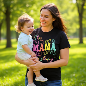 T-shirt « Cette maman brille de joie » pour les mamans, cadeau amusant - Product Image 3
