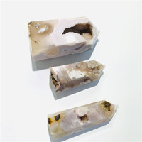 Vente en gros : Pointe de baguette en géode de cristal d'agate florale sculptée à la main, de haute qualité, avec pierres précieuses, pour la décoration et la pratique du Reiki