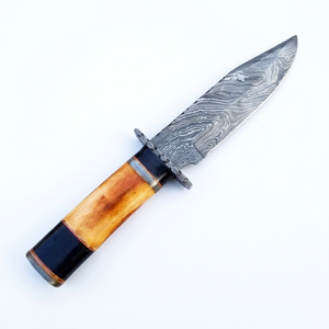 Couteau utilitaire à lame fixe en acier Damas forgé à la main, personnalisé OEM, avec manche en os et en corne pour le bricolage - Product Image 1