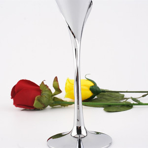 Venta al por mayor de copas de champán de fondo plano de marca perla y metal con forma de corazón romántico de boda - Product Image 6