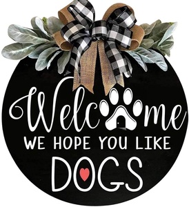 Guirnaldas de bienvenida personalizadas, señal para perros, granja, porche de madera, puerta delantera - Product Image 1