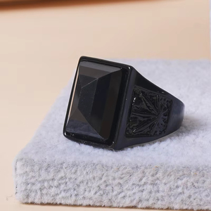 ZhuQian Toptan Alaşım Siyah Kırmızı Kristal Rhinestone Geometrik Oyma Desen Erkek Yüzükler Siyah Kaplama Trendy Parti Hediye Takı - Product Image 5