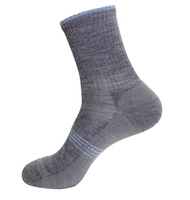 Chaussettes de randonnée en laine mérinos de Chine les plus vendues, fabriquées par HAK, respectueuses de l'environnement, avec logo personnalisé et impression numérique.