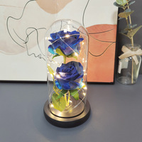 Nouveau design La Belle et la Bête Rose Roses éternelles conservées en gros avec lumières LED dans un dôme en verre à vendre
